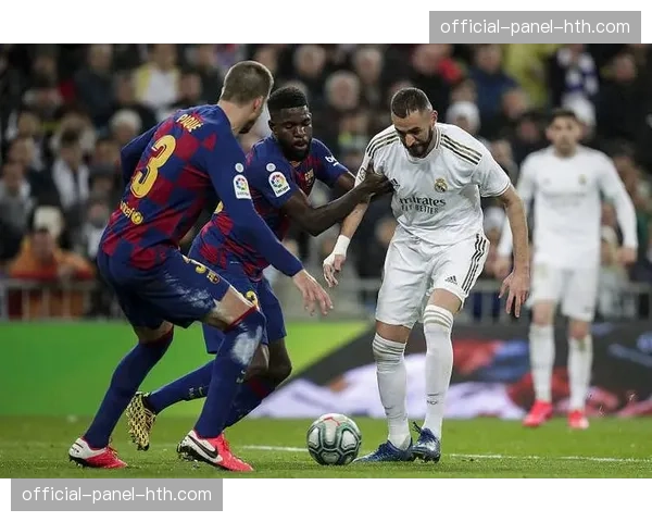 拜仁火力路径：中路牵引边路终结的肋部半空间进攻模式