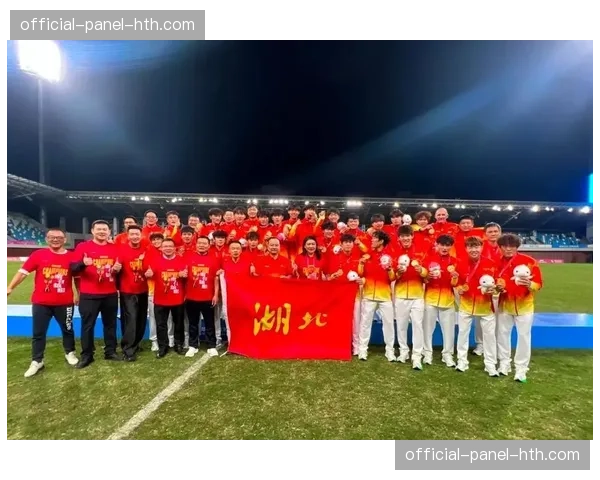 武汉三镇新帅到任，首训重点考察球员无球跑动与防守到位率